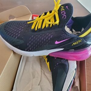 Sneakers with yellow shoe strings